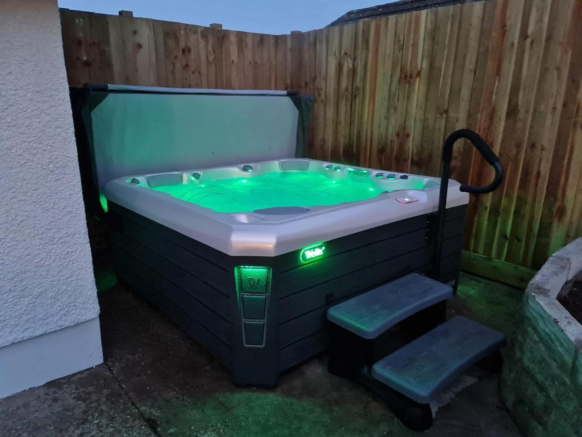 Luxury Property With Hot Tub And Sea Views Oystermouth المظهر الخارجي الصورة