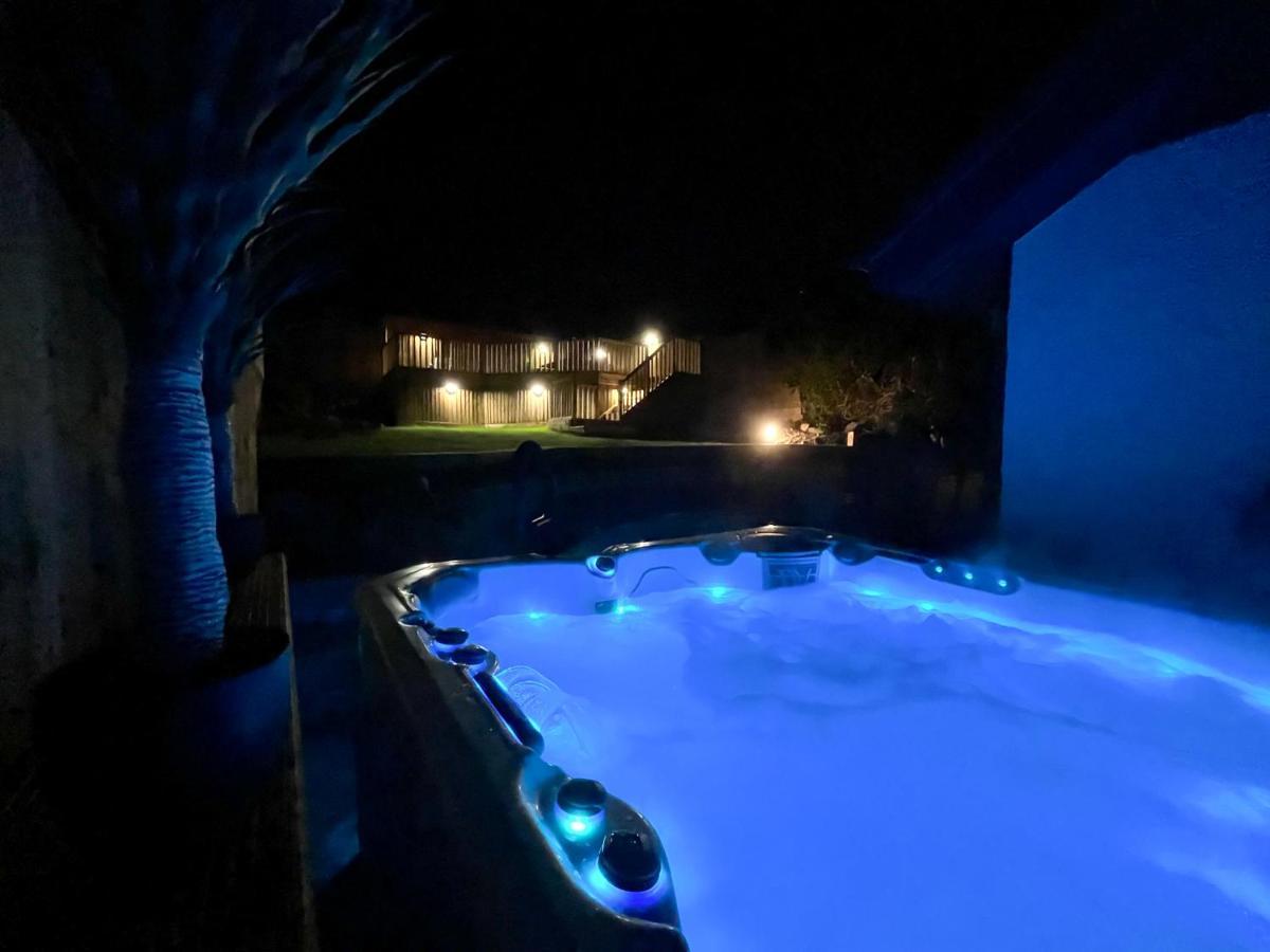 Luxury Property With Hot Tub And Sea Views Oystermouth المظهر الخارجي الصورة