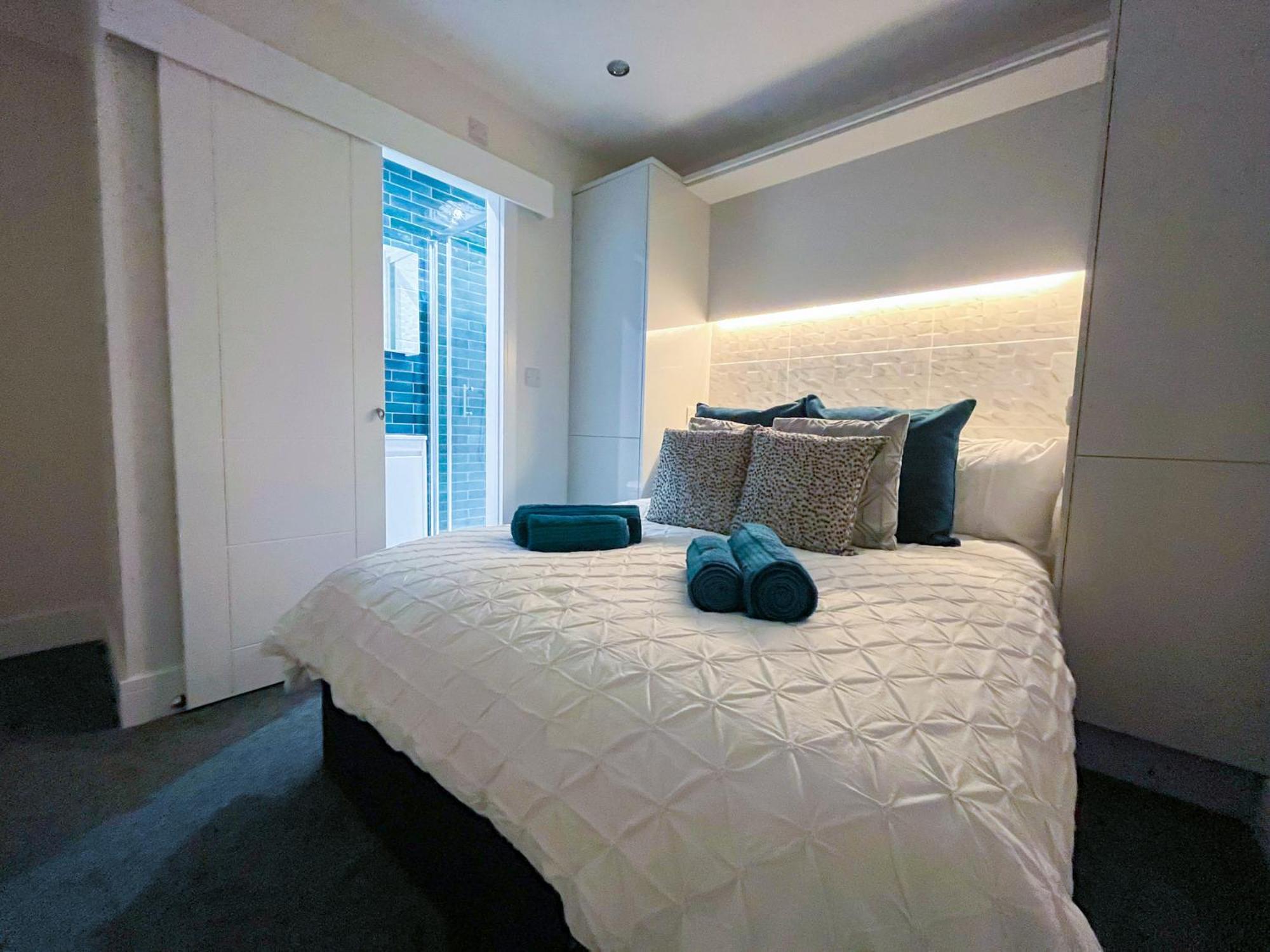 Luxury Property With Hot Tub And Sea Views Oystermouth المظهر الخارجي الصورة
